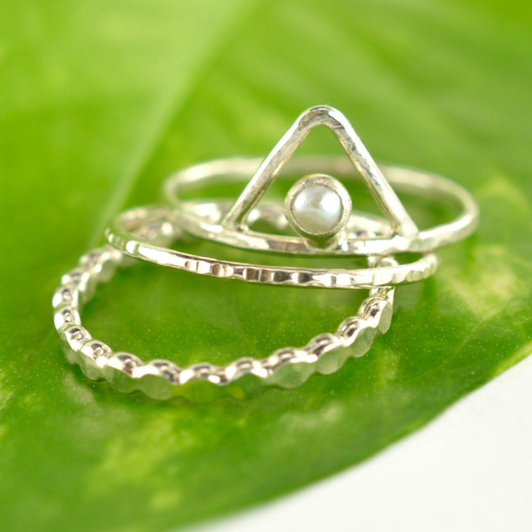 Size 5.5 / Hammered Triangle Pearl Ring Set of 3